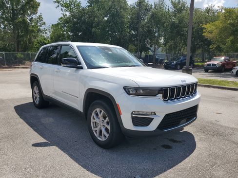 Used 2022 Jeep Grand Cherokee Limited AWD/4WD image 2