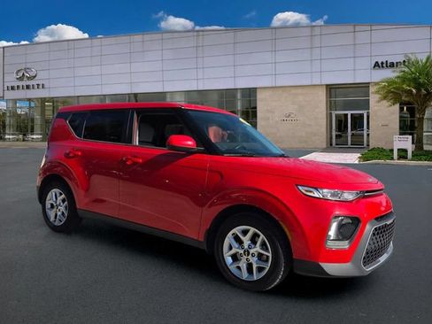 Used 2022 Kia Soul LX w/ Technology Package FWD image 2