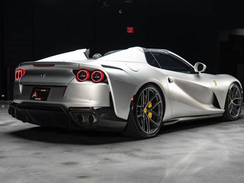 Used 2021 Ferrari 812 GTS RWD image 17