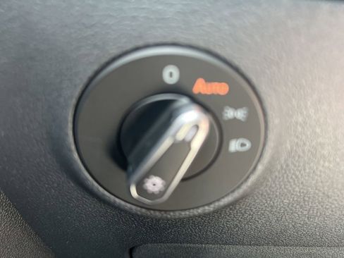 New 2025 Volkswagen Taos SE image 21