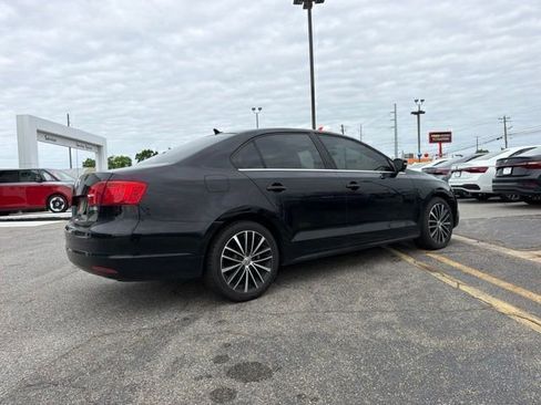Used 2012 Volkswagen Jetta SEL FWD image 3