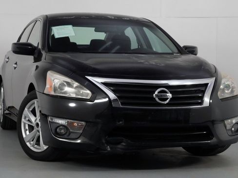 Used 2015 Nissan Altima 2.5 SV image 2