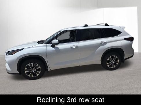 Used 2022 Toyota Highlander XLE AWD/4WD image 12