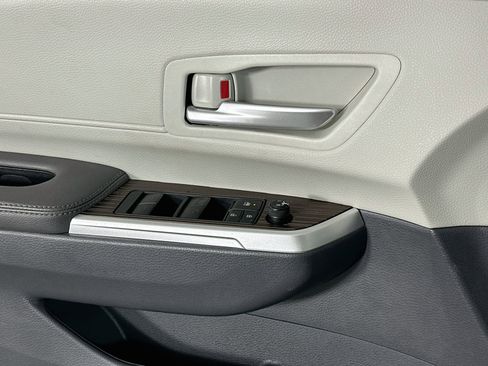Used 2023 Toyota Sienna XLE FWD image 15