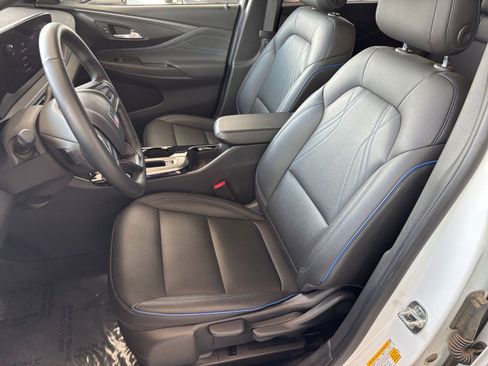 Used 2025 Buick Envista Sport Touring image 36