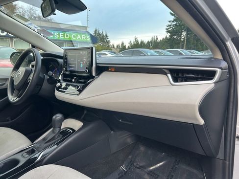Used 2021 Toyota Corolla LE image 25