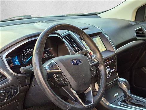 Used 2017 Ford Edge Titanium w/ Technology Package FWD image 7