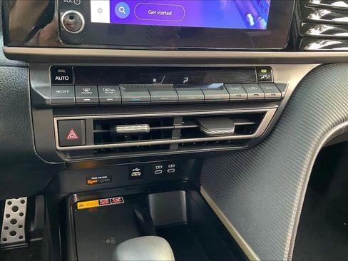 Used 2025 Toyota Camry SE FWD image 32