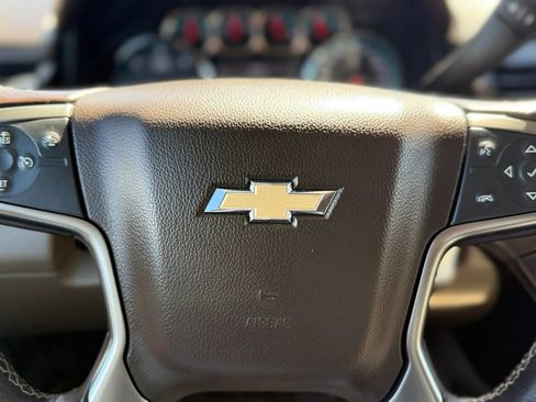 Used 2019 Chevrolet Suburban LT RWD image 31