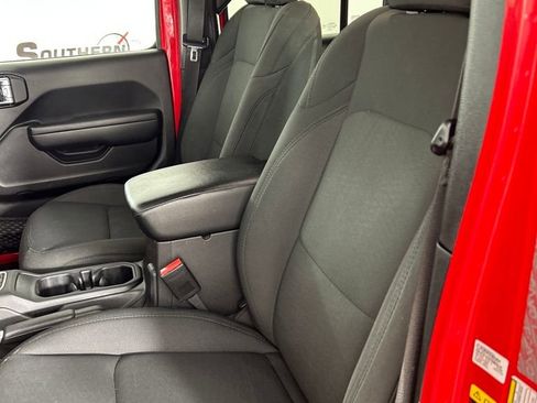 Used 2022 Jeep Gladiator Sport image 12