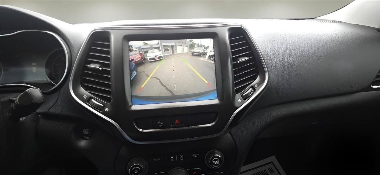 Used 2020 Jeep Cherokee Trailhawk w/ Comfort/Convenience Group AWD/4WD image 17
