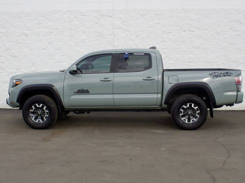 Used 2023 Toyota Tacoma TRD Off-Road w/ TRD Premium Off Road Package image 4