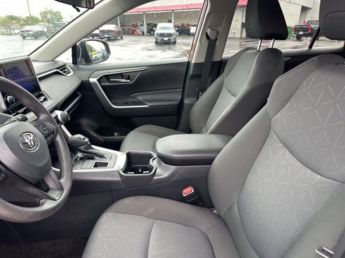 Used 2025 Toyota RAV4 XLE image 7