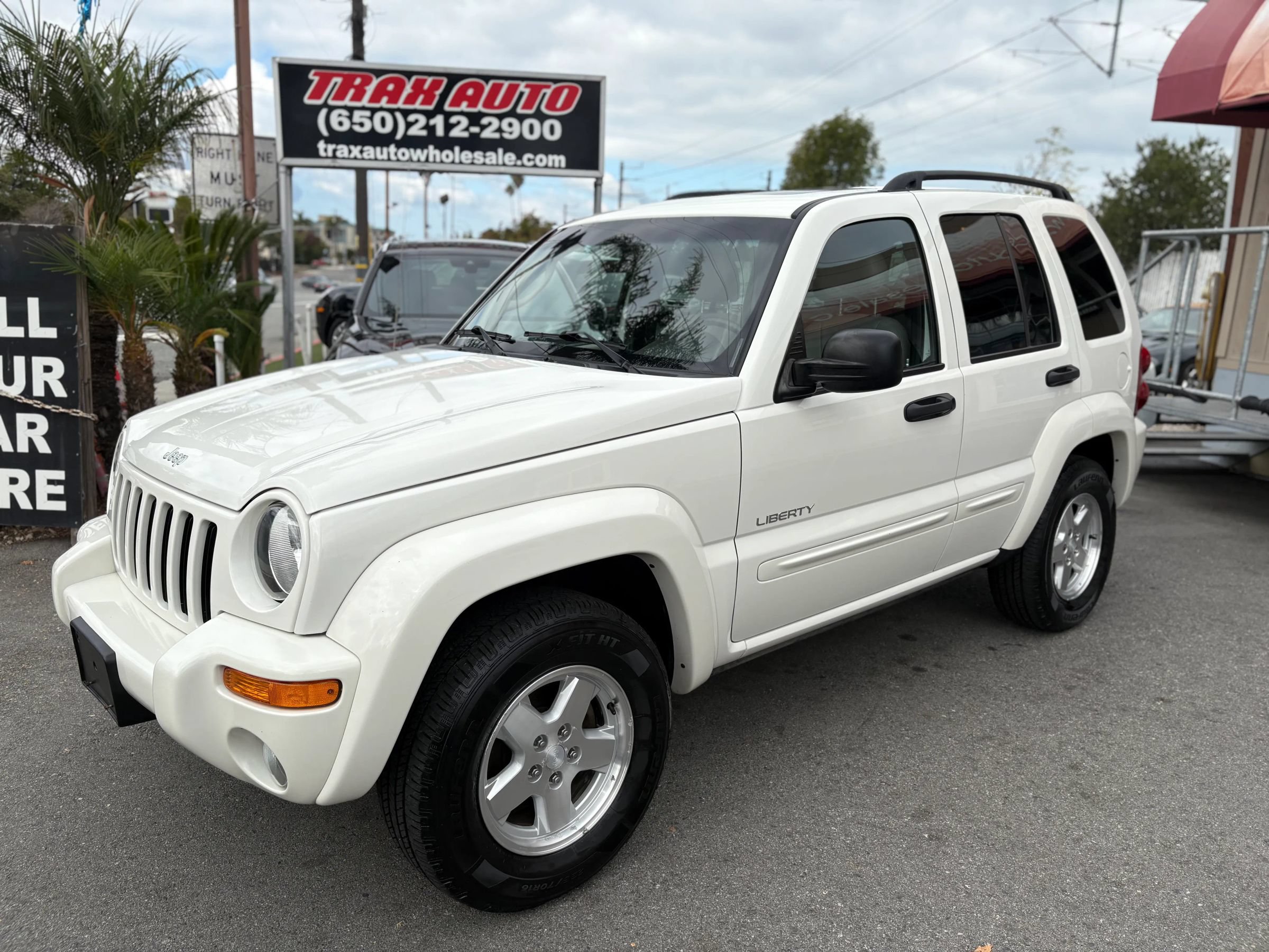 Used 2004 Jeep Liberty Limited w/ Trailer Tow Group AWD/4WD image 3