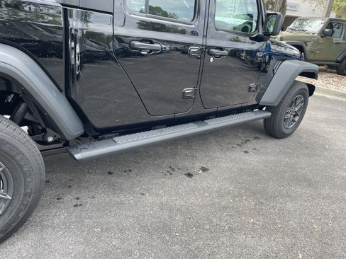 New 2026 Jeep Gladiator Sport image 25