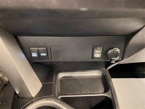 Used 2016 Toyota RAV4 LE image 18