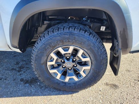 Used 2018 Toyota Tacoma TRD Off-Road image 24