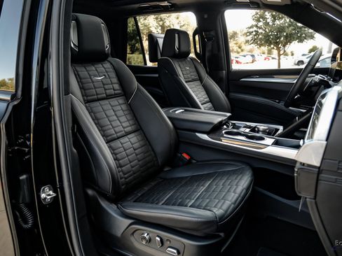 Used 2025 Cadillac Escalade V image 50