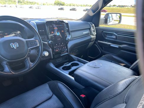 Used 2023 RAM 1500 Laramie AWD/4WD image 18