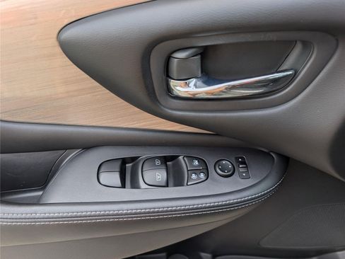 Used 2018 Nissan Murano SV AWD/4WD image 17