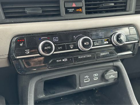Used 2025 Honda Pilot EX-L image 15