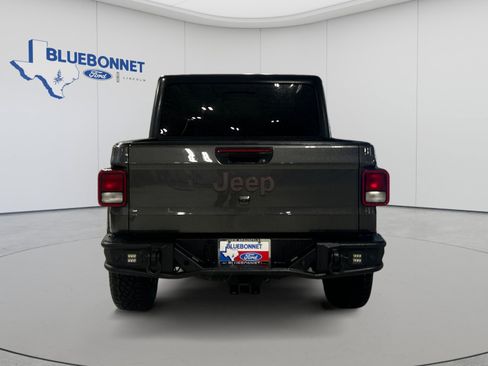 Used 2022 Jeep Gladiator Rubicon w/ Cold Weather Group AWD/4WD image 6