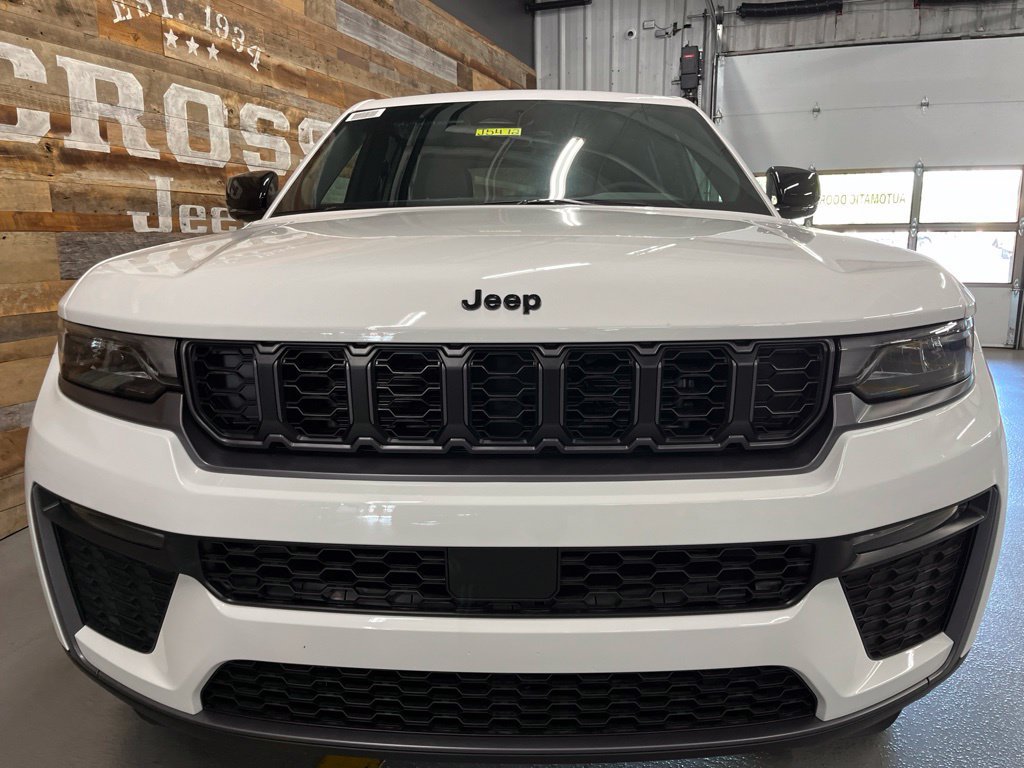 New 2026 Jeep Grand Cherokee Limited w/ Limited Altitude Package AWD/4WD image 7