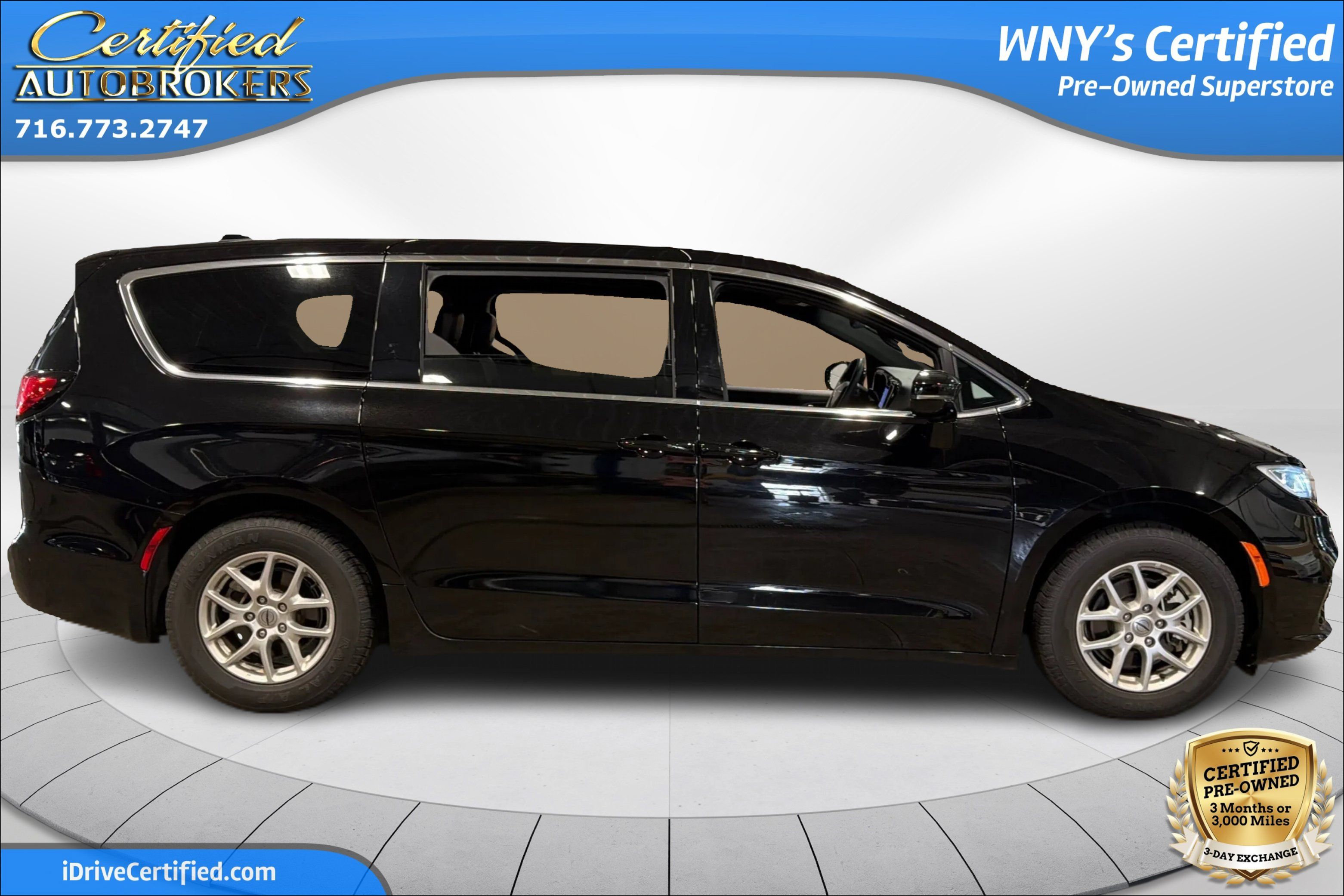 Used 2025 Chrysler Pacifica Select FWD image 4