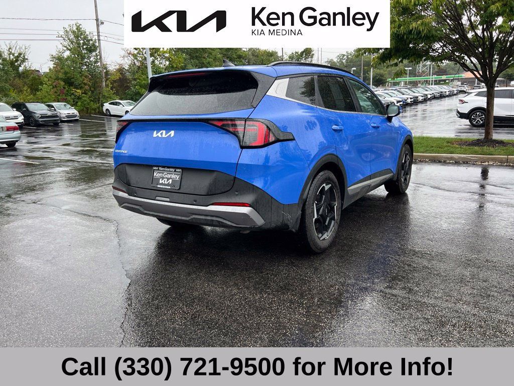 Certified 2026 Kia Sportage EX w/ EX Panorama Roof Package FWD image 9