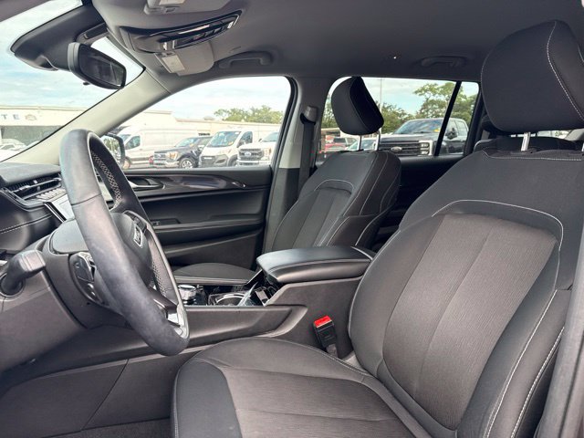 Used 2022 Jeep Grand Cherokee L Laredo w/ Luxury Tech Group I AWD/4WD image 8