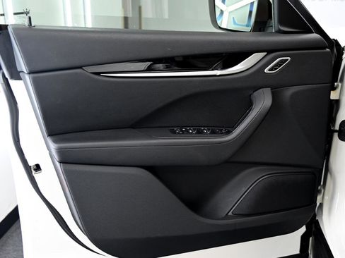 Used 2021 Maserati Levante image 16