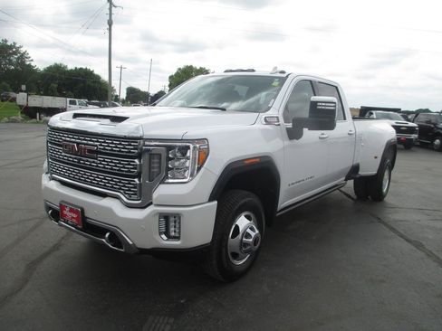 Used 2022 GMC Sierra 3500 Denali w/ Denali Ultimate Package AWD/4WD image 13