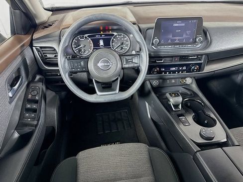 Used 2023 Nissan Rogue SV image 17