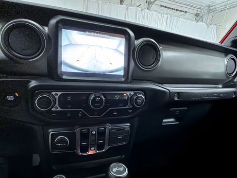 Used 2023 Jeep Wrangler Unlimited Sport w/ Sun And Sound Package AWD/4WD image 12