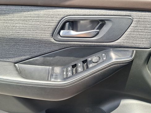 Used 2023 Nissan Rogue SV FWD image 17