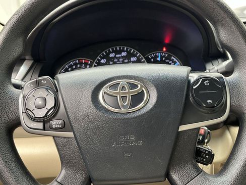 Used 2012 Toyota Camry LE FWD image 12