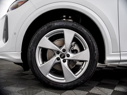 Used 2025 Audi Q5 Premium Plus w/ Premium Plus AWD/4WD image 4