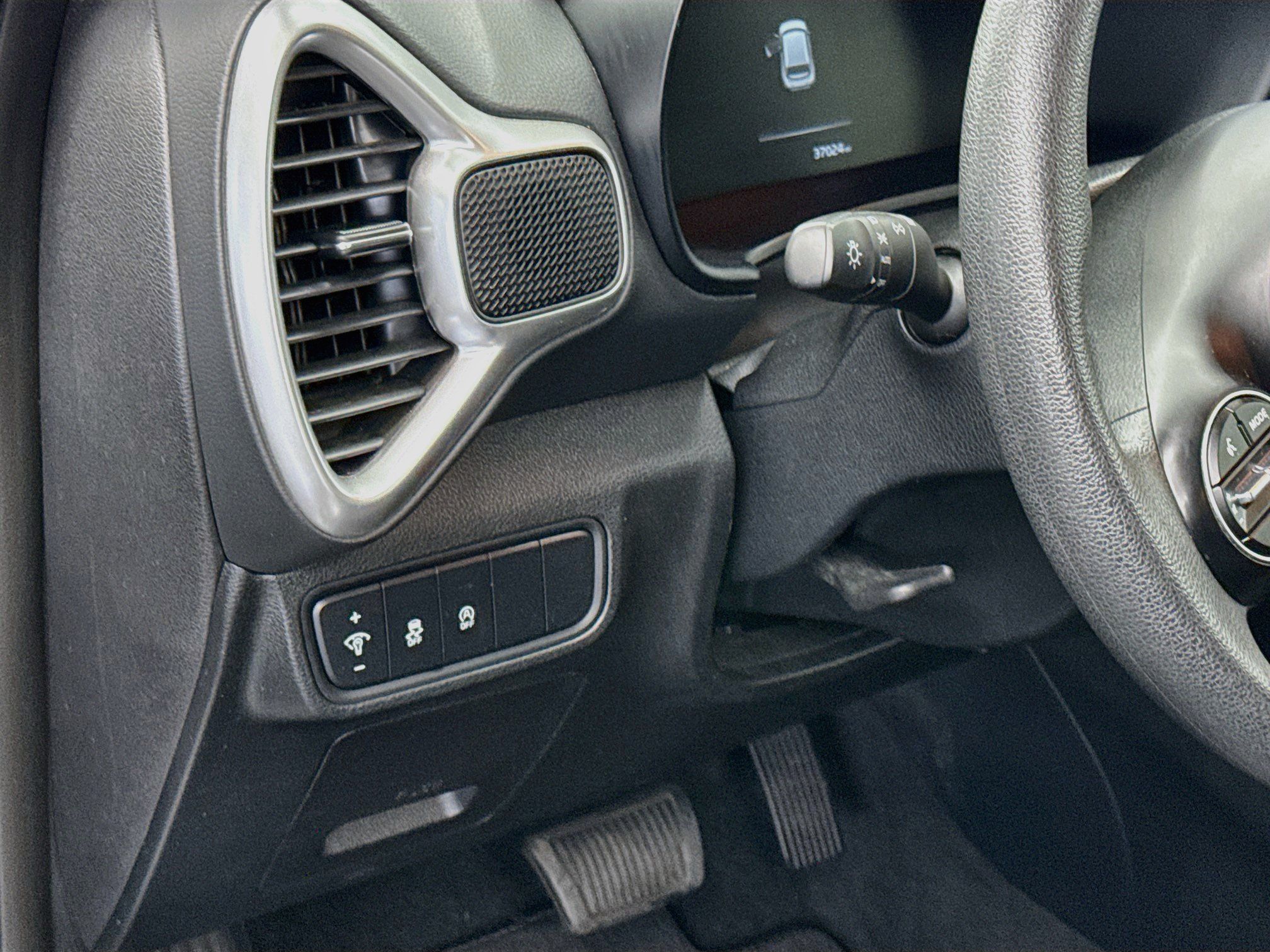 Used 2025 Kia Soul LX w/ LX Technology Package FWD image 17