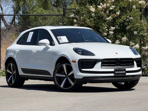 Used 2026 Porsche Macan AWD/4WD image 9