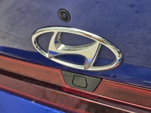 Used 2023 Hyundai Elantra SEL FWD image 11