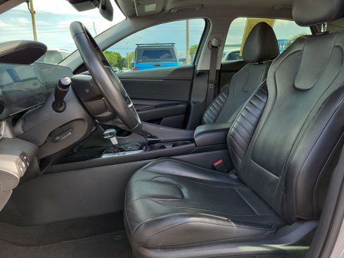 Used 2023 Hyundai Elantra Limited FWD image 14