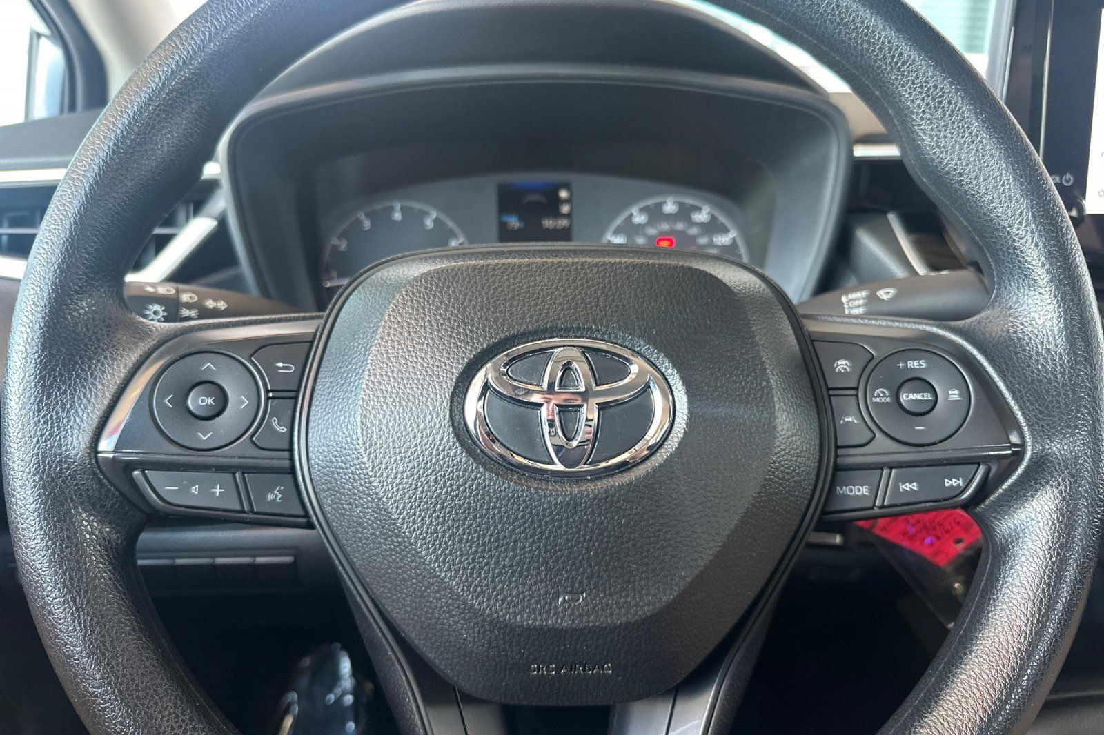 Certified 2025 Toyota Corolla LE FWD image 25
