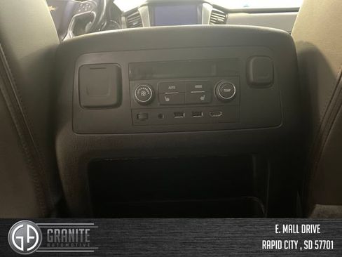 Used 2020 Chevrolet Suburban LT AWD/4WD image 33