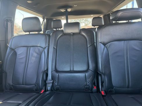 Used 2024 Jeep Wagoneer L Series III w/ Flexible Seating Group AWD/4WD image 13