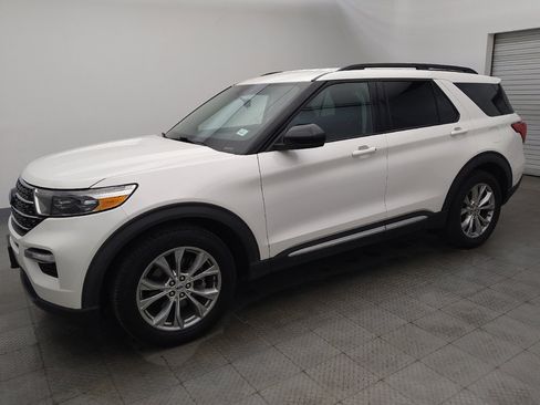 Used 2020 Ford Explorer XLT w/ Equipment Group 202A RWD image 2
