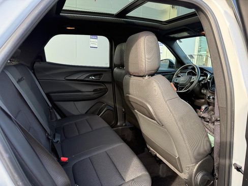 Used 2021 Chevrolet TrailBlazer RS w/ Sun and Liftgate Package image 12