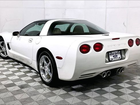 Used 2002 Chevrolet Corvette Coupe w/ Preferred Equipment Group2 image 8
