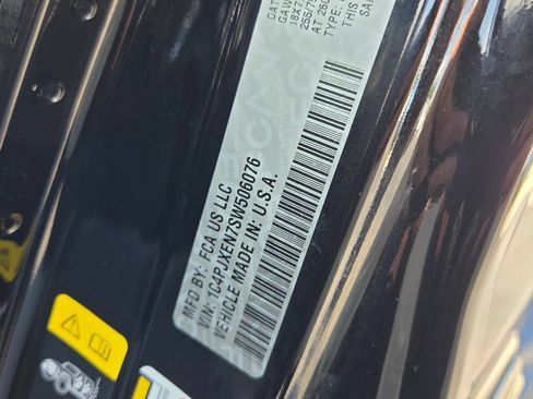 Used 2025 Jeep Wrangler Unlimited Sahara AWD/4WD image 19