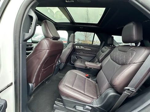 Used 2025 Ford Explorer Platinum w/ Ultimate Package AWD/4WD image 16