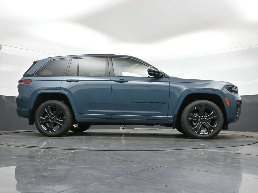 New 2027 Jeep Grand Cherokee Limited AWD/4WD image 45